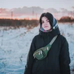 can you wear fanny packs on rides at disney