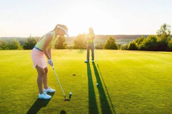how to hit a golf ball for beginners