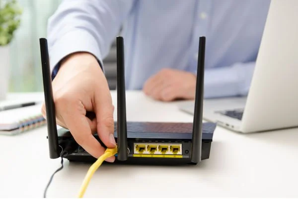 How Does Fiber Optic Internet Work With Router
