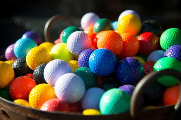 Are-Colored-Golf-Balls-Legal.webp