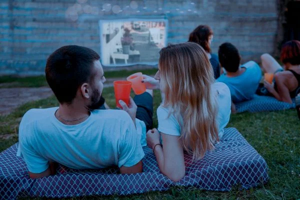 How To Have An Outdoor Movie Party