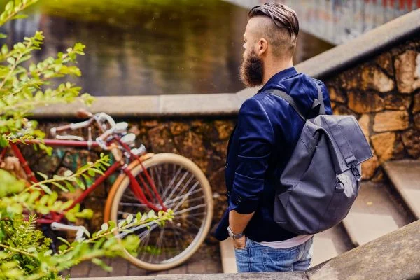 Can Guys Wear Small Backpacks (1)