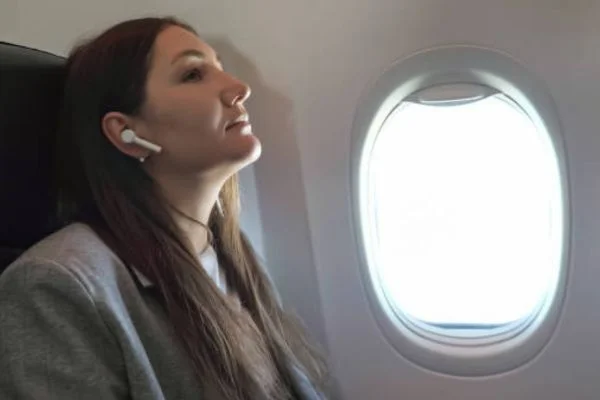 Can You Wear Wireless Earbuds On A Plane