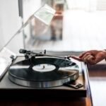Do turntables need speakers