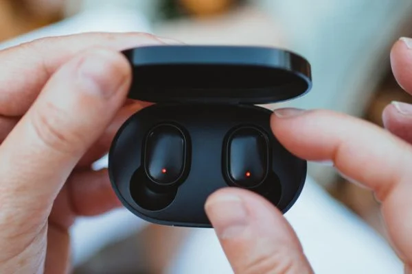 How To Find Lost Bluetooth Earbuds That Are Turned Off