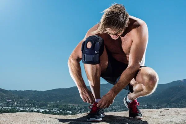 what kind of knee braces prevents the knee from hyperextension