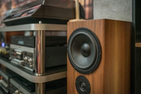 What are the components of a home stereo system