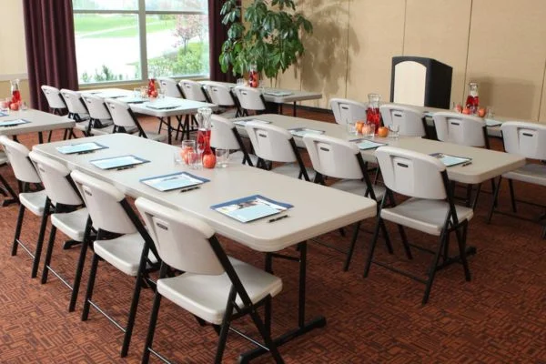 What is weight capacity of lifetime heavy duty putty chairs