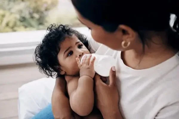 How to carry cow milk for baby while traveling