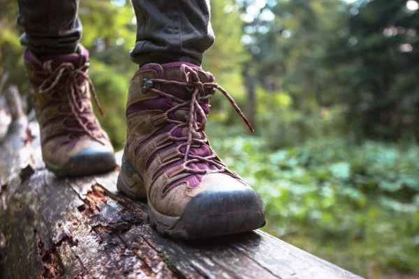 best hiking boots for narrow flat feet