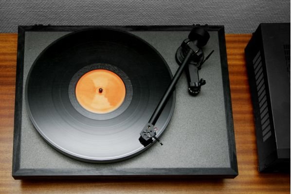 Best Turntables Under 300 Dollars