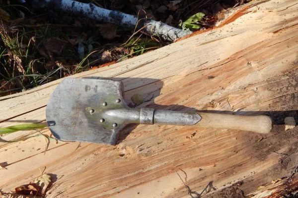 Best camping shovel (1)